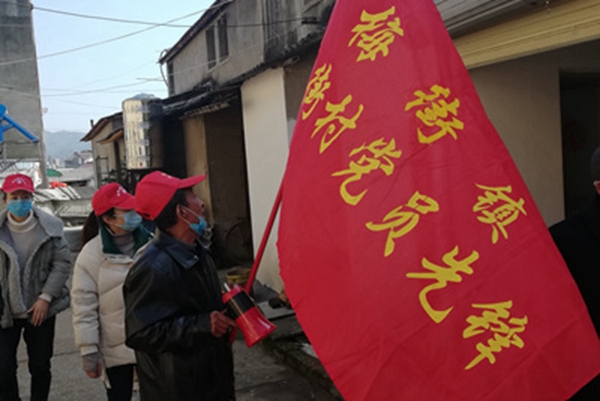 池州市貴池區(qū)梅街鎮(zhèn)黨員先鋒隊(duì)在行動(dòng)_副本.jpg 池州市貴池區(qū)梅街鎮(zhèn)黨員先鋒隊(duì)在行動(dòng)_副本.jpg